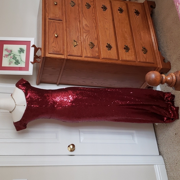 B Smart Dark Red Sequin Mermaid Gown - EUC - Picture 5 of 7